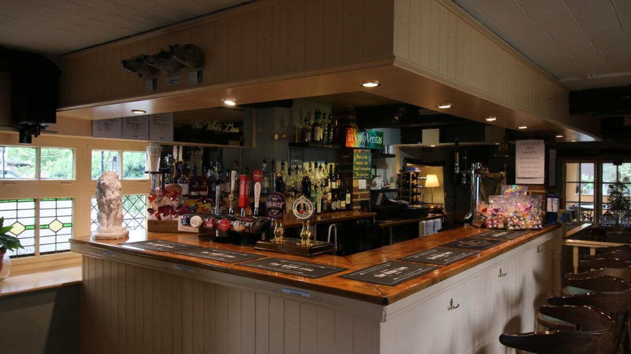 مبيت وإفطار ميلتون كينيز The White Lion At Wicken المظهر الخارجي الصورة