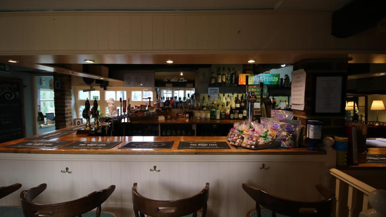 مبيت وإفطار ميلتون كينيز The White Lion At Wicken المظهر الخارجي الصورة