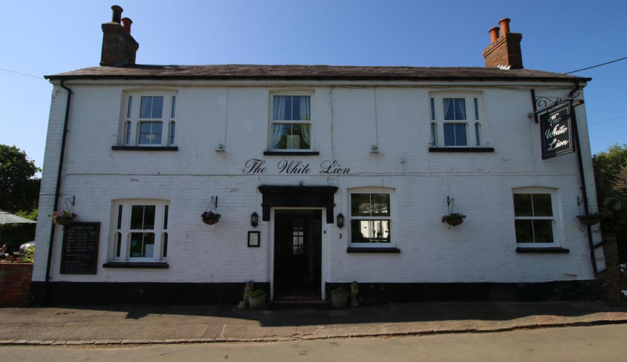 مبيت وإفطار ميلتون كينيز The White Lion At Wicken المظهر الخارجي الصورة