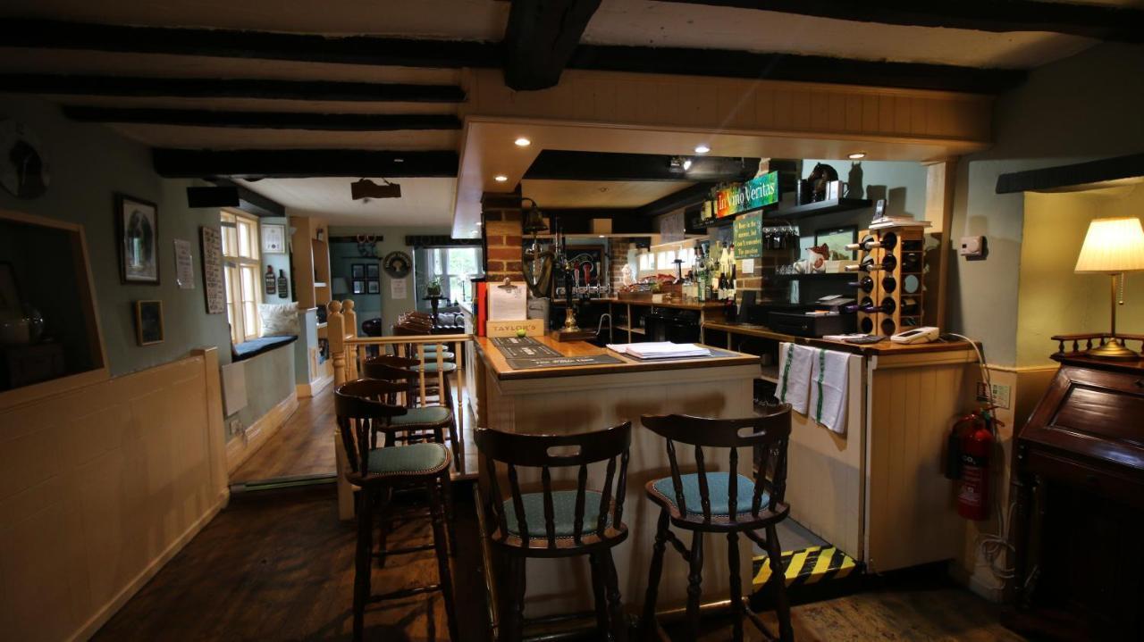 مبيت وإفطار ميلتون كينيز The White Lion At Wicken المظهر الخارجي الصورة